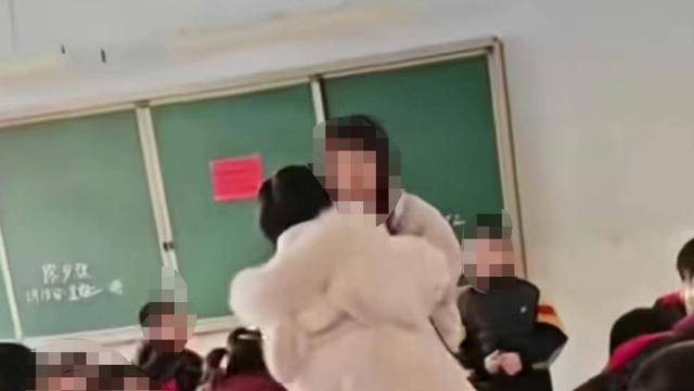 山西一老师把学生牙打掉<strong></p>
<p>国际原油最新价格价格</strong>，家人冲进教室讨说法？官方回应