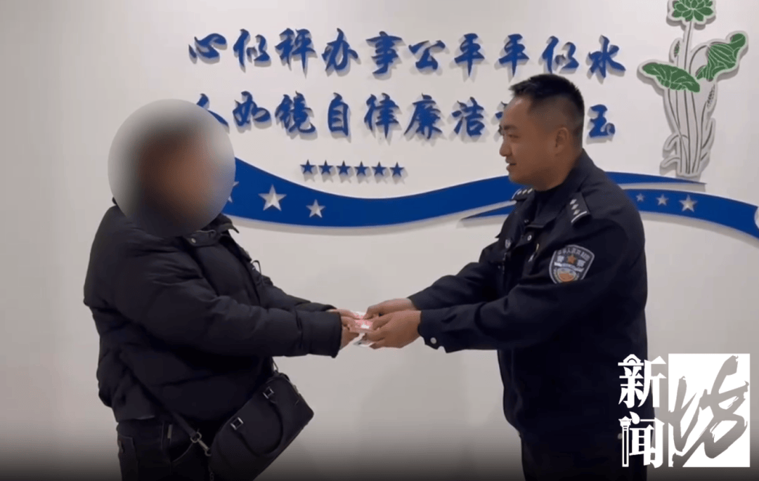 上海一女子边骑车边“洒钱”<strong></p>
<p>原油价格行情</strong>，刚发的7700元工资都没了！自己还没发现