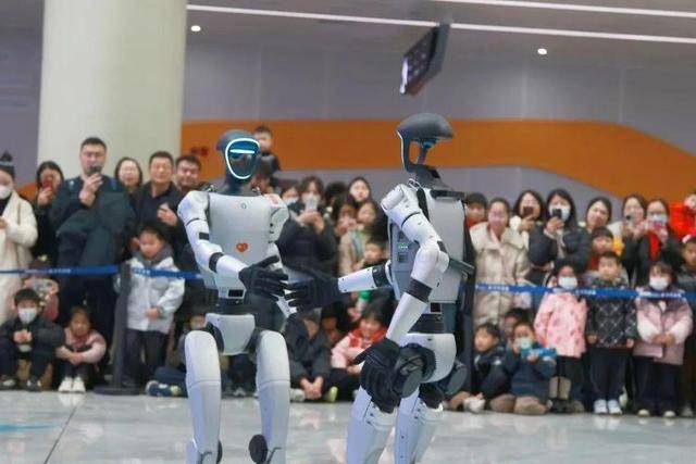 售价10万~65万<strong></p>
<p>原油下跌原因</strong>，销售一空！谁在抢购人形机器人