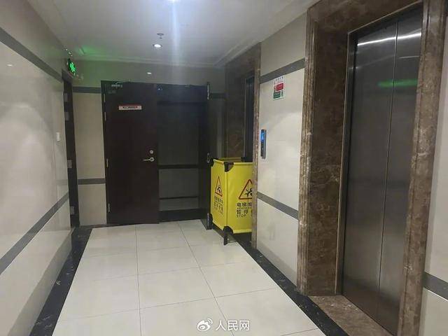 电梯急坠负2楼又猛冲至33楼<strong></p>
<p>原油下跌原因</strong>，业主不幸身亡