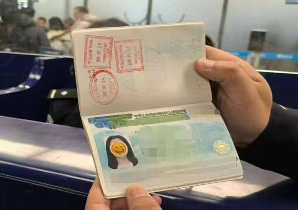 别因“颜值”误大事！用贴纸遮挡护照照片<strong></p>
<p>原油下跌原因</strong>，或被拒绝入境