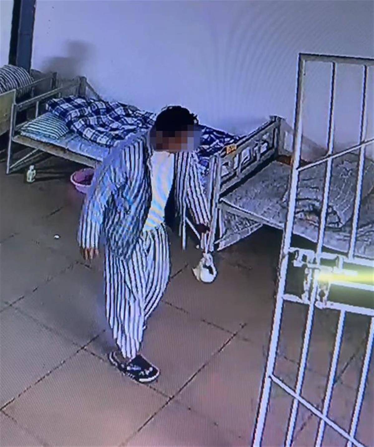湛江一精神病人从医院翻墙出逃<strong></p>
<p>wti美国原油</strong>，官方：当晚已找到，未伤害别人