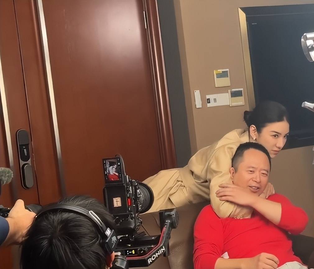 周鸿祎回应参演的短剧辣眼睛：黄奕诱惑<strong></p>
<p>美国wti原油</strong>我的剧情是DeepSeek设计的