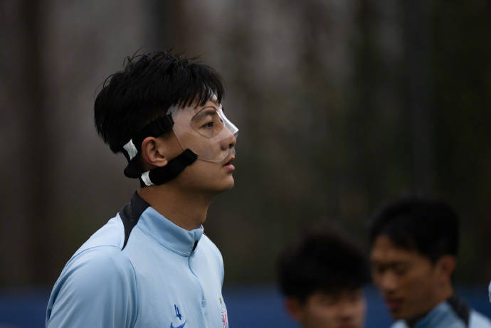 国足怎么办<strong></p>
<p>期货原油价格</strong>？申花官方确认蒋圣龙骨折 两轮连伤两大中卫