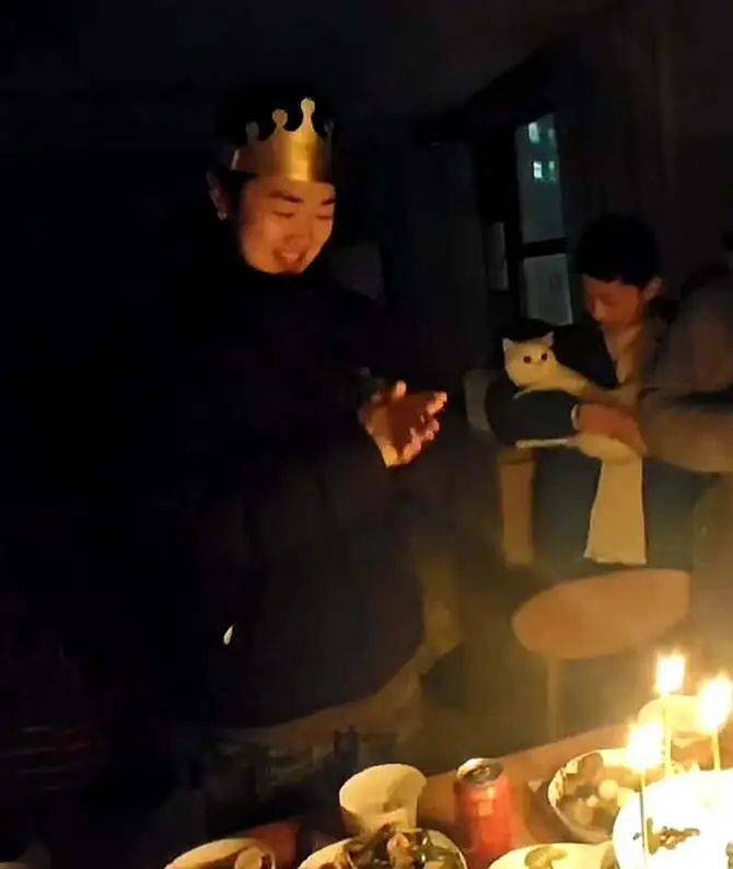 痛心！她于凌晨不幸去世<strong></p>
<p>一桶原油多少升</strong>，年仅19岁