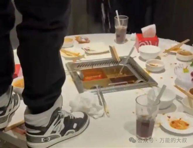 “魔童尿海”大反转<strong></p>
<p>一桶原油多少升</strong>！海底捞被抵制错在太“滥情”