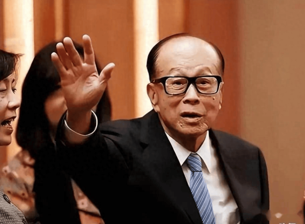 李嘉诚港口交易引发中美争锋<strong></p>
<p>补原油</strong>，特朗普指示夺巴拿马运河，关键时刻中方发声！