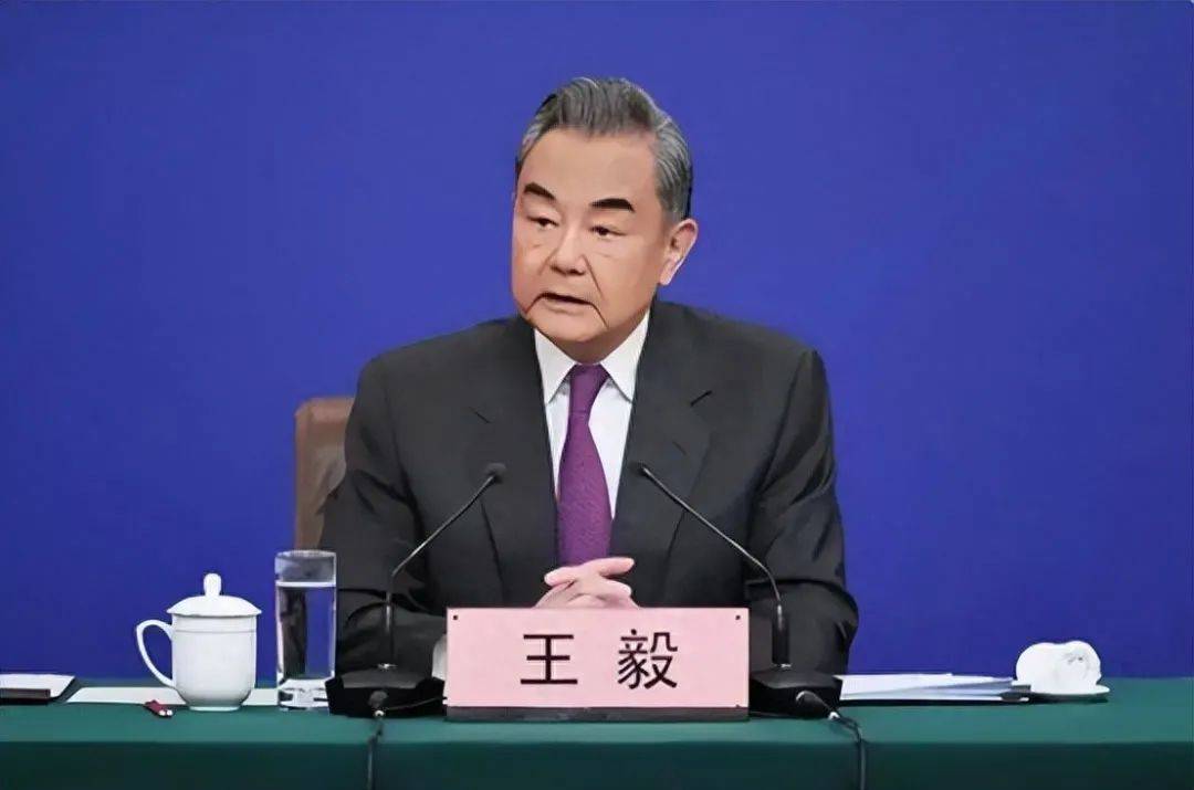 王毅再定台湾地位<strong></p>
<p>补原油</strong>，台当局激烈反击三招，解放军八字法则展示决心
