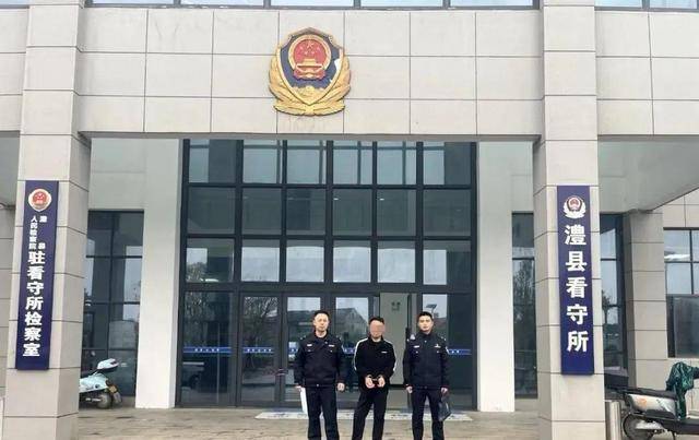 湖南澧县警方通报：仓库内卖淫嫖娼<strong></p>
<p>控原油</strong>，6名男女当场被抓