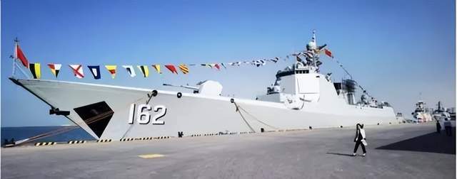 台媒嘲笑：中国055从澳洲回来后生锈豆腐渣工程<strong></p>
<p>金投原油</strong>？真相被全网耻笑