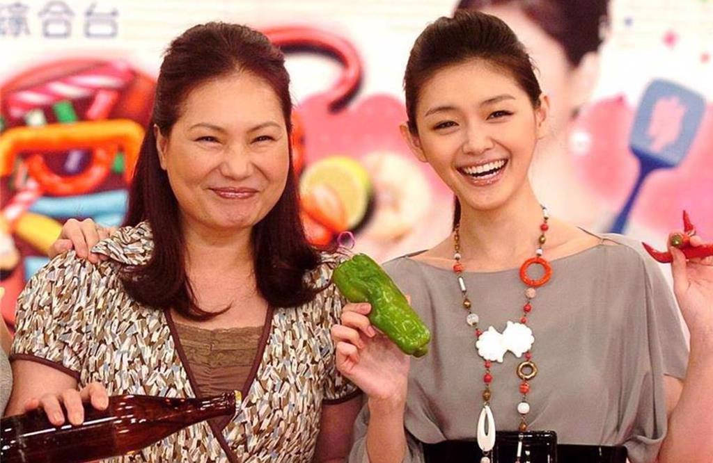 S妈分享AI大S视频 表示：<strong></p>
<p>金投原油</strong>我女儿回来了