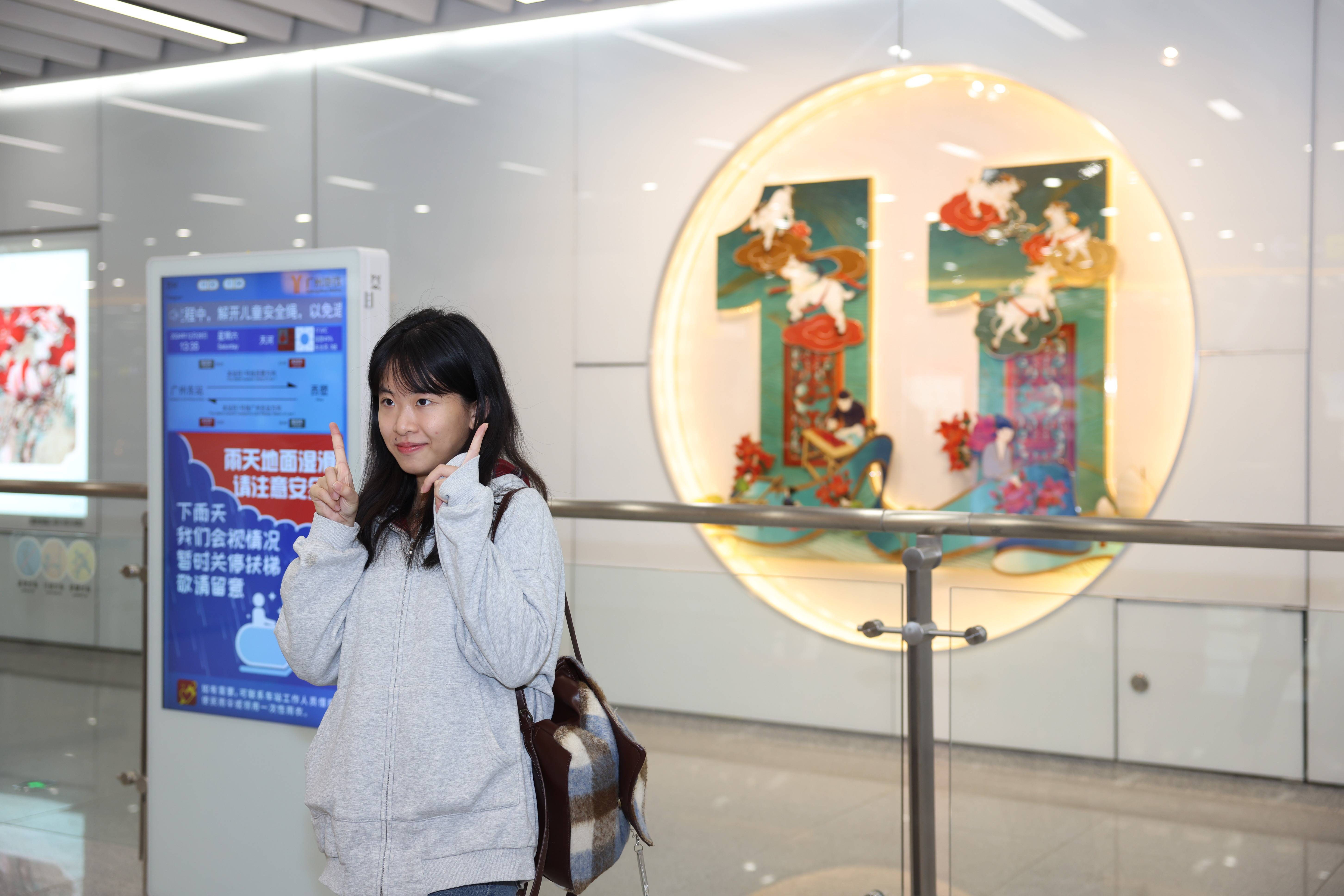 被外交部发言人“种草”<strong></p>
<p>美原油暴跌</strong>！广州的地铁站到底有多美