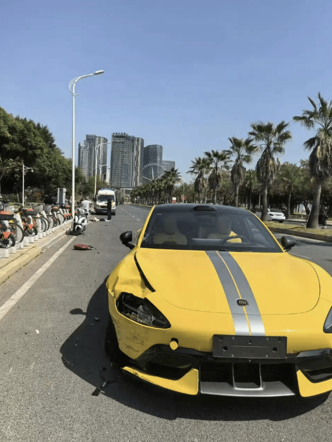 小米SU7 Ultra狂飙140km/h撞飞电动车引热议<strong></p>
<p>原油石油</strong>，如何避免类似悲剧重演？｜热财经