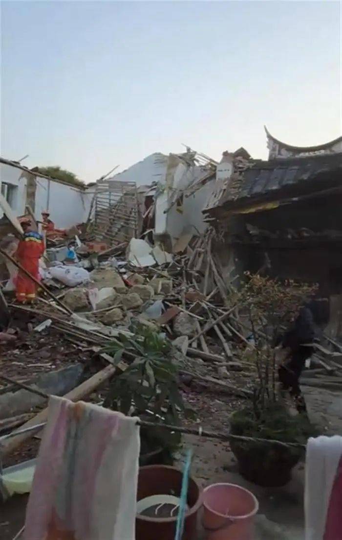 福建一民宅倒塌7人被埋<strong></p>
<p>如何投资原油</strong>，亲历者：房龄已超60年