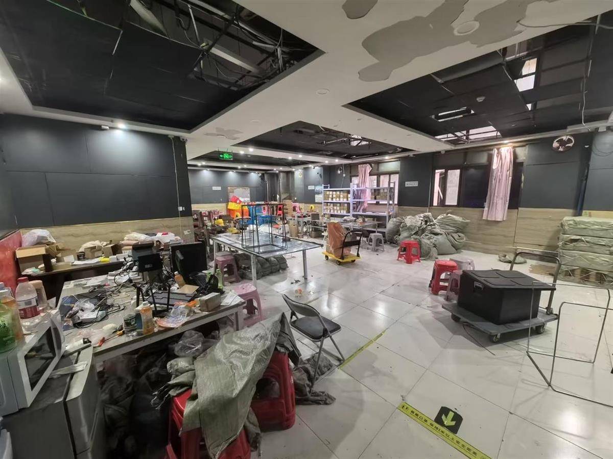 他发出的81万件快递全是电诈卡片<strong></p>
<p>中质原油</strong>！武汉江岸警方破获特大诈骗案
