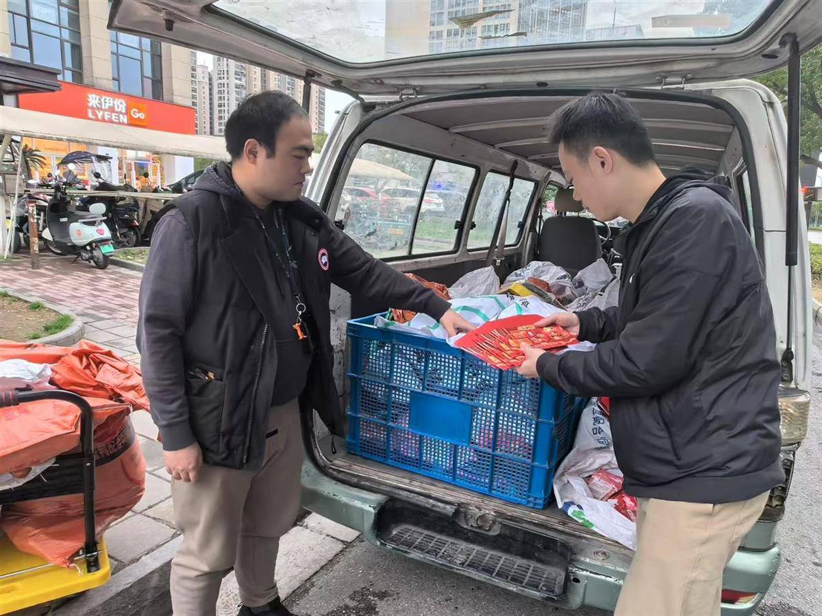 他发出的81万件快递全是电诈卡片<strong></p>
<p>中质原油</strong>！武汉江岸警方破获特大诈骗案