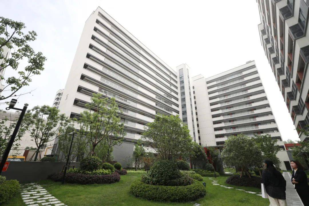 一二线城市房租普降<strong></p>
<p>中原油田待遇</strong>，房东主动降200留我