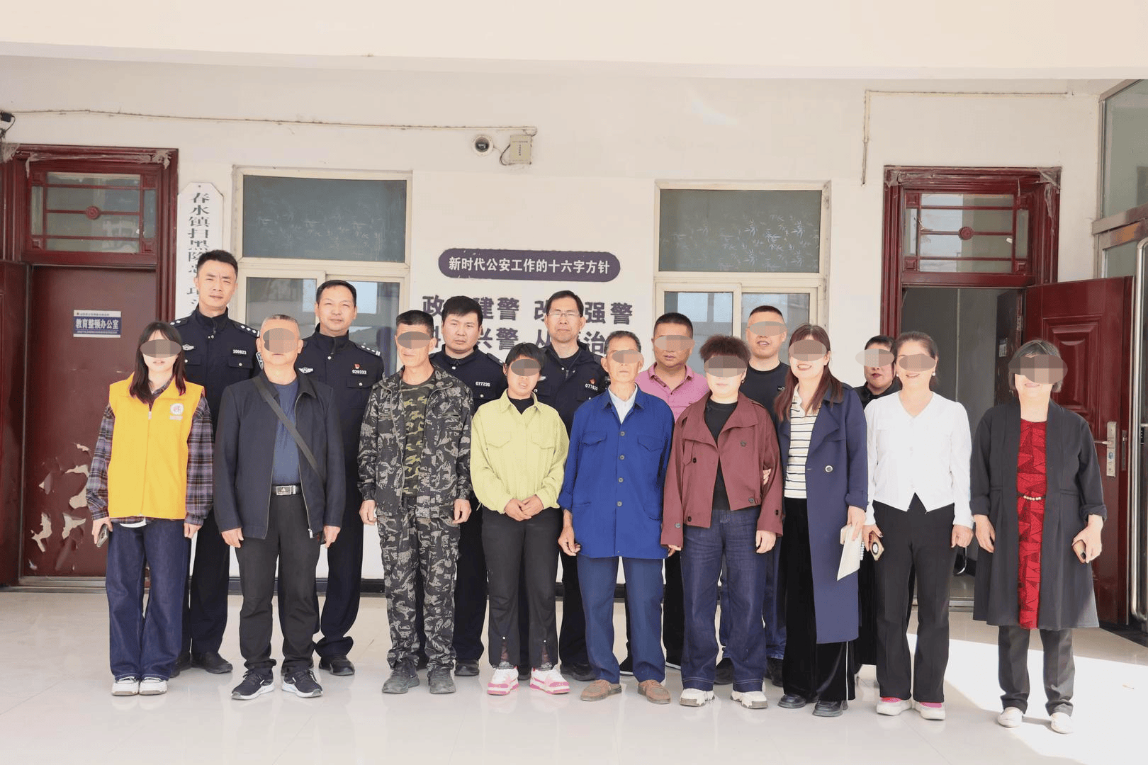 女孩跟男友外出打工失踪<strong></p>
<p>原油价格走势分析</strong>，15年后被找到已育两子 父亲：她当年流浪到河南，不知回家的路