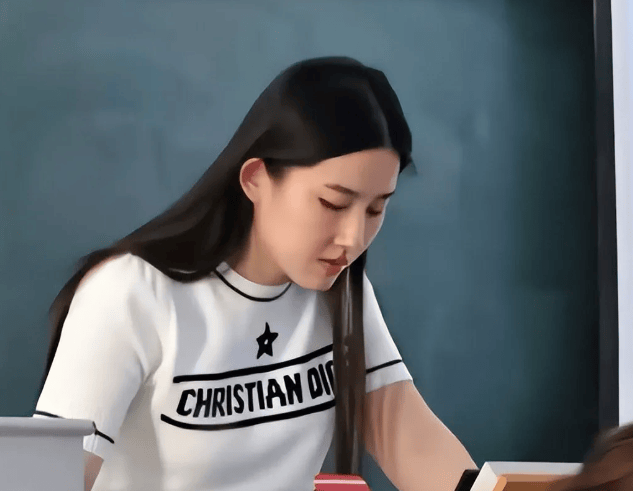 大学老师因酷似刘亦菲走红<strong></p>
<p>吉林松原油田</strong>，真应了那句话：三分像她已是人间绝色