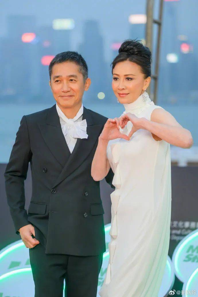 刘嘉玲连发10多张梁朝伟照片：他都不知道自己帅<strong></p>
<p>中原油田</strong>！头发白了也不肯染