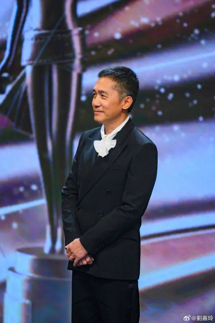 刘嘉玲连发10多张梁朝伟照片：他都不知道自己帅<strong></p>
<p>中原油田</strong>！头发白了也不肯染