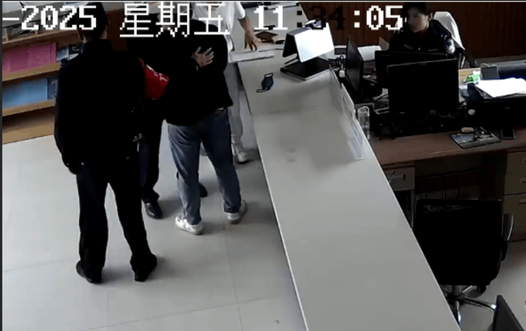 “女士<strong></p>
<p>原油返佣</strong>，请把您的丈夫也叫来吧……”