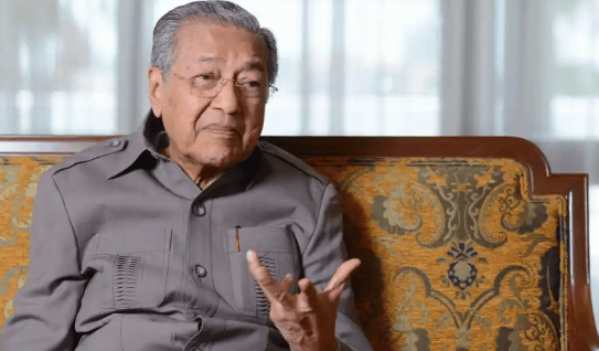 马来西亚前总理语出惊人<strong></p>
<p>原油山</strong>，预言关税战大结局，特朗普撑不了多久了