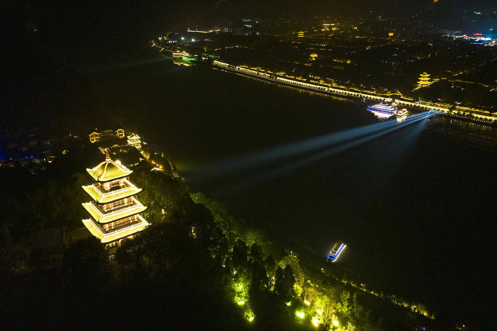 游客投诉在阆中一景区被索要597元上香费 官方：已致歉退款<strong></p>
<p>外盘原油期货</strong>，景区停业整顿