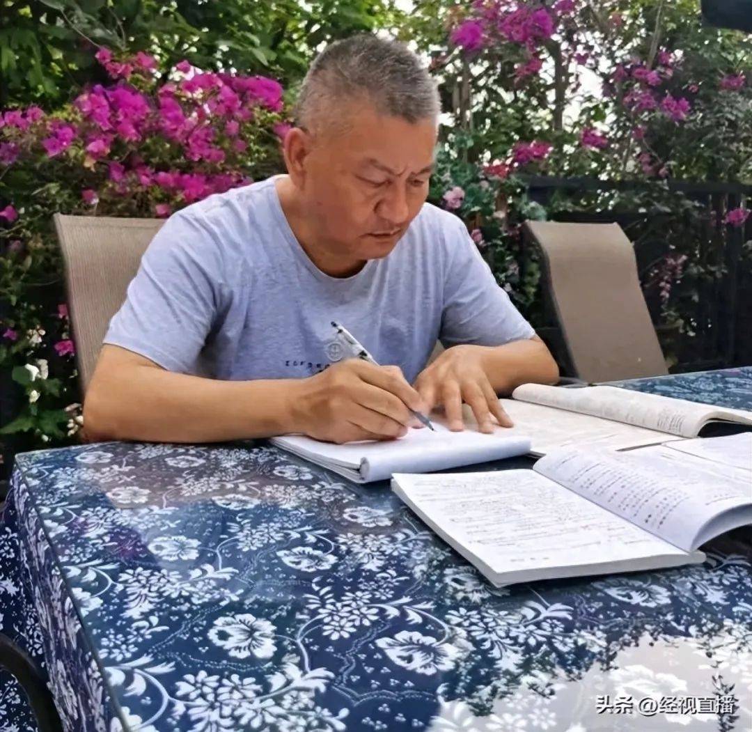 58岁梁实备战第29次高考<strong></p>
<p>原油储量排名</strong>，谈多次落榜：31岁已赚100万，也许用光前半生运气