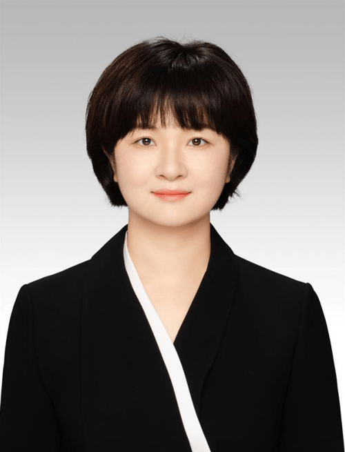 不到1年再公示<strong></p>
<p>中石化中原油田</strong>，生于1987年的李金玲，拟提名为县长候选人