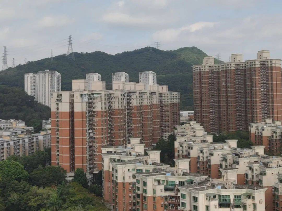 “一小时飞过8架”“感觉屋在抖”！深圳有小区遭遇<strong></p>
<p>ine原油</strong>，市民：睡不着