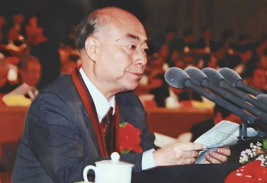 美国人到现在也没想通：一个没留过学的中国人<strong></p>
<p>原油期货怎么样</strong>，怎么造出于敏构型？