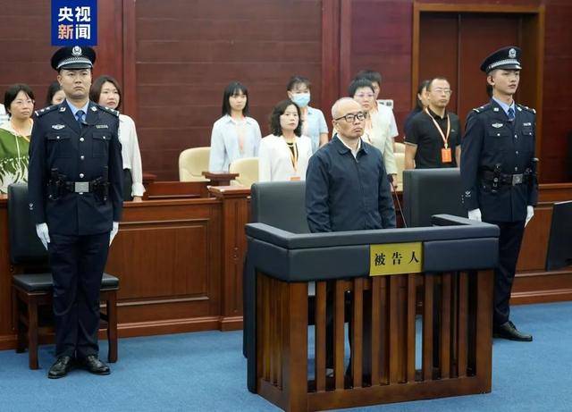 69岁原中央委员落马<strong></p>
<p>国际原油下跌</strong>，7年前曾引咎辞职！贪了近20年的“老虎”被判死缓
