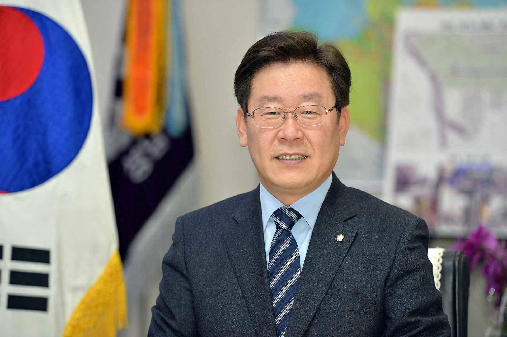 李在明胜利无望？李明博、朴槿惠联手<strong></p>
<p>国际原油下跌</strong>，韩国大选进入白热化阶段！