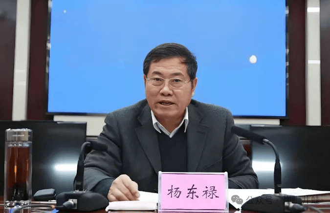 新疆阿克苏“大老虎”杨东禄落马<strong></p>
<p>原油喊单直播</strong>，多段履历引热议