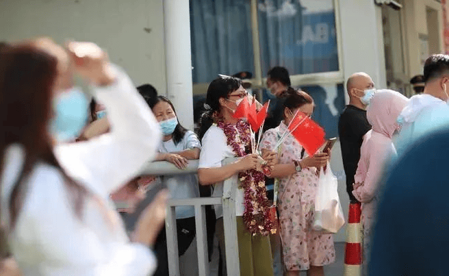 女子请假陪孩子高考被开除<strong></p>
<p>原油喊单直播</strong>，称领导口头同意！公司不认：旷工！官司一路打到高院……