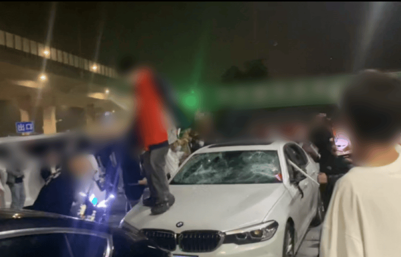 加油站内砸车打人<strong></p>
<p>原油期货配资</strong>，23名嫌疑人被临沂警方抓获