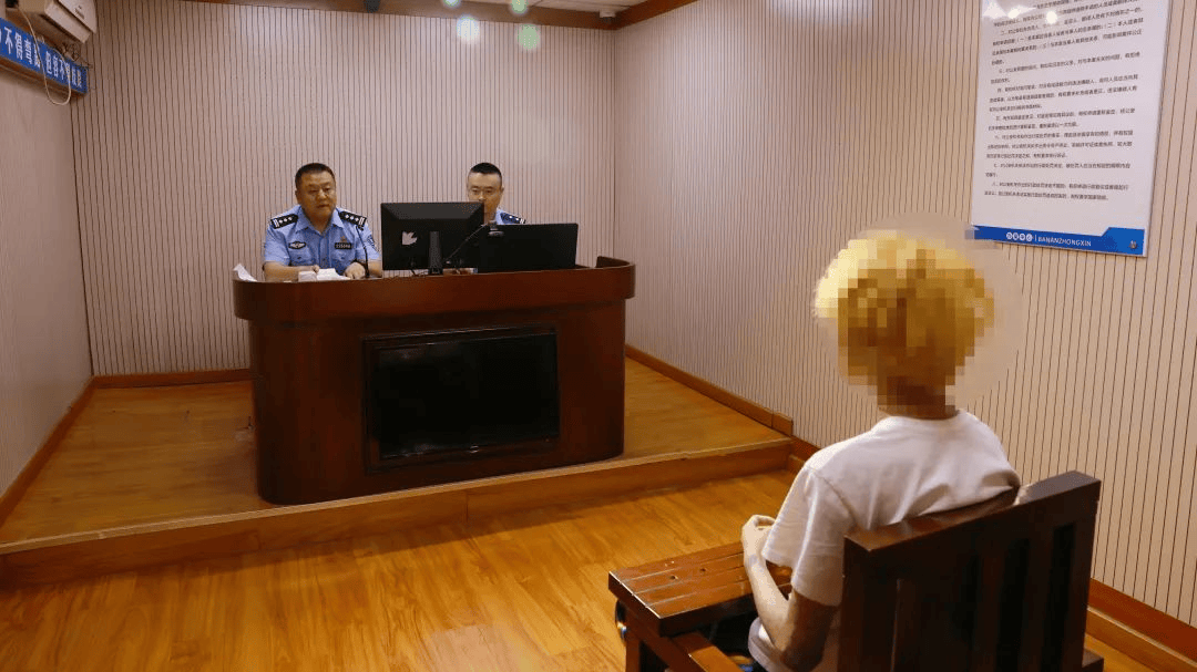 加油站内砸车打人<strong></p>
<p>原油期货配资</strong>，23名嫌疑人被临沂警方抓获