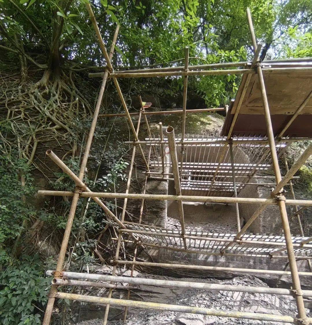 男子花2个月雕刻“奥特曼石窟”惹争议<strong></p>
<p>原油期货配资</strong>，当地相关部门称会去调查核实，本人回应→