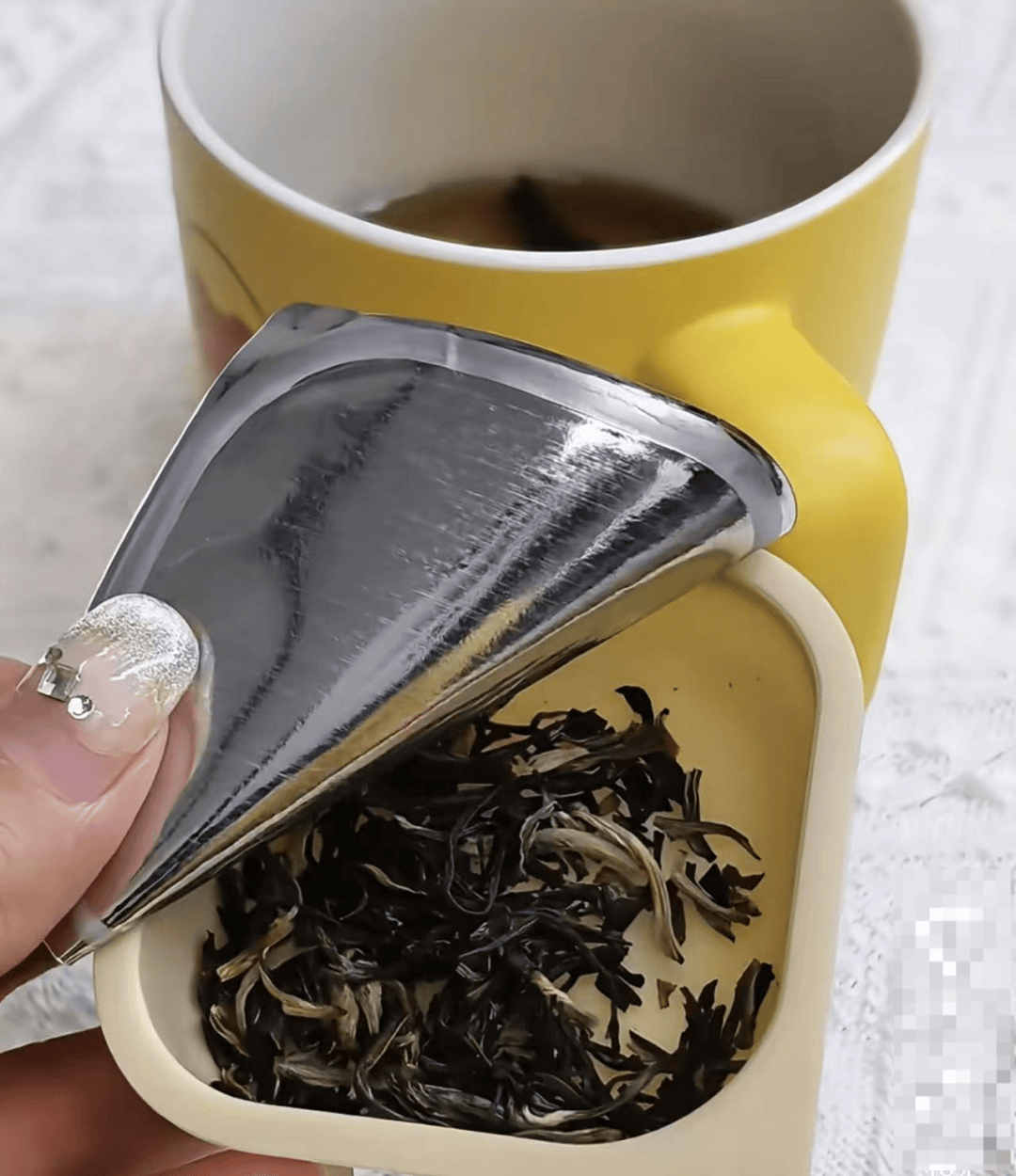 奈雪的茶被曝喝出青蛙<strong></p>
<p>原油期货配资</strong>，当事人：差点喝进嘴里，市场监督管理局已介入