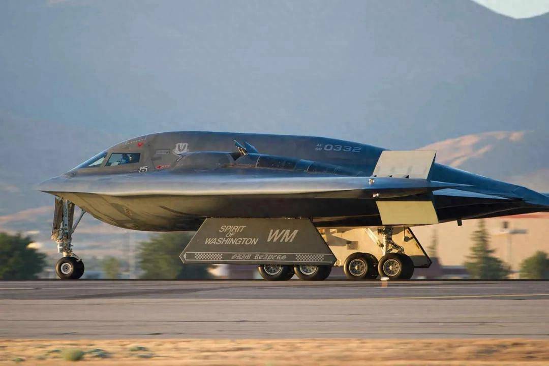 B-2横穿中国轰炸伊朗<strong></p>
<p>原油闪点</strong>，中国雷达没有发现？这是正常人想出来的？