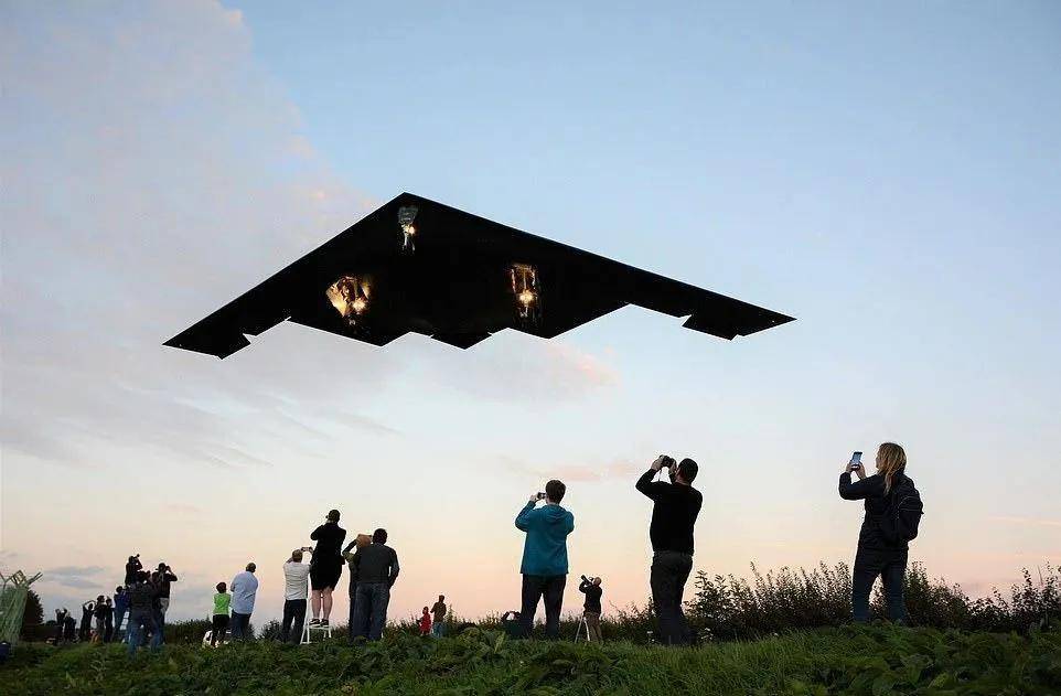 B-2横穿中国轰炸伊朗<strong></p>
<p>原油闪点</strong>，中国雷达没有发现？这是正常人想出来的？
