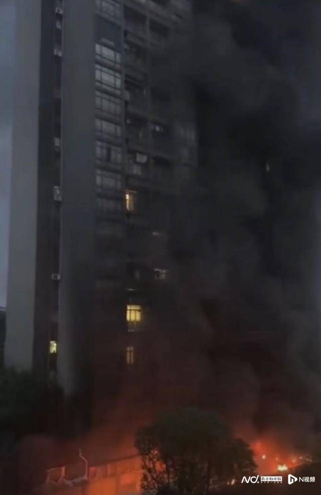 东莞一小区逾百辆电动自行车烧毁<strong></p>
<p>原油闪点</strong>！住户睡梦中被叫醒撤离逃生