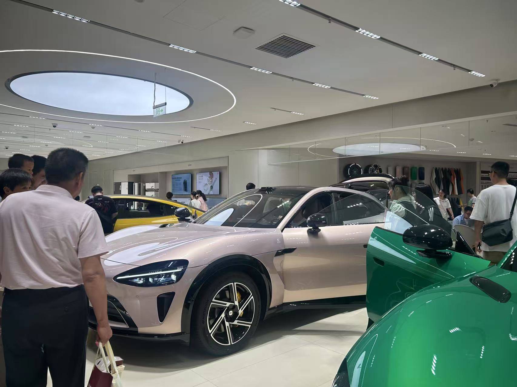小米YU7上市72小时：“锁单+1”刷屏工作群<strong></p>
<p>原油闪点</strong>，提车时间最长超一年，雷军直面“产能挑战”？