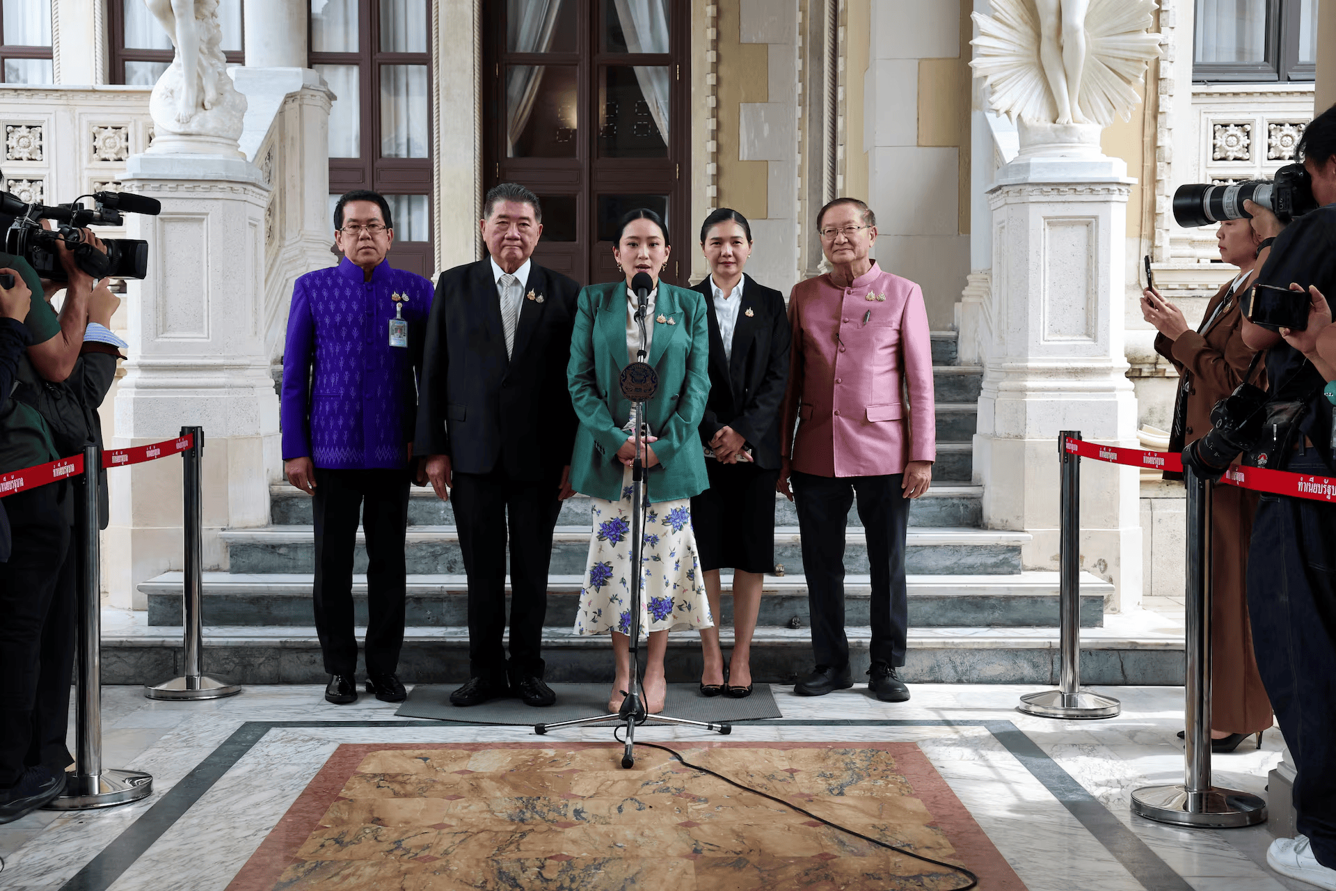 泰国总理回应停职：接受决定<strong></p>
<p>原油加盟</strong>，继续申辩