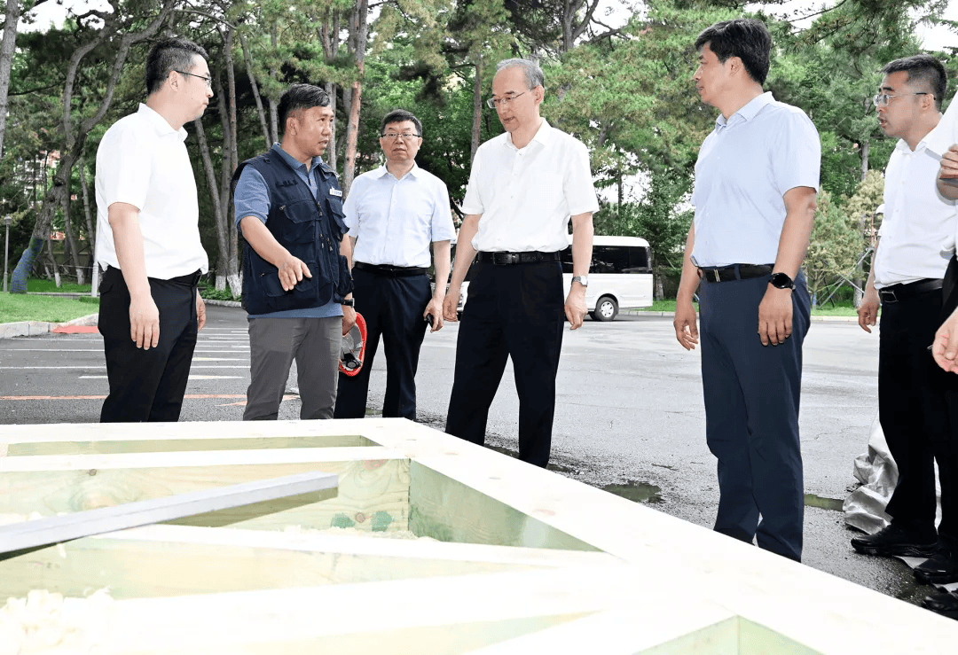 “能不吊顶就不吊顶<strong></p>
<p>原油实时走势图</strong>，能不贴砖就不贴砖”，吉林省委书记调研历史建筑修缮
