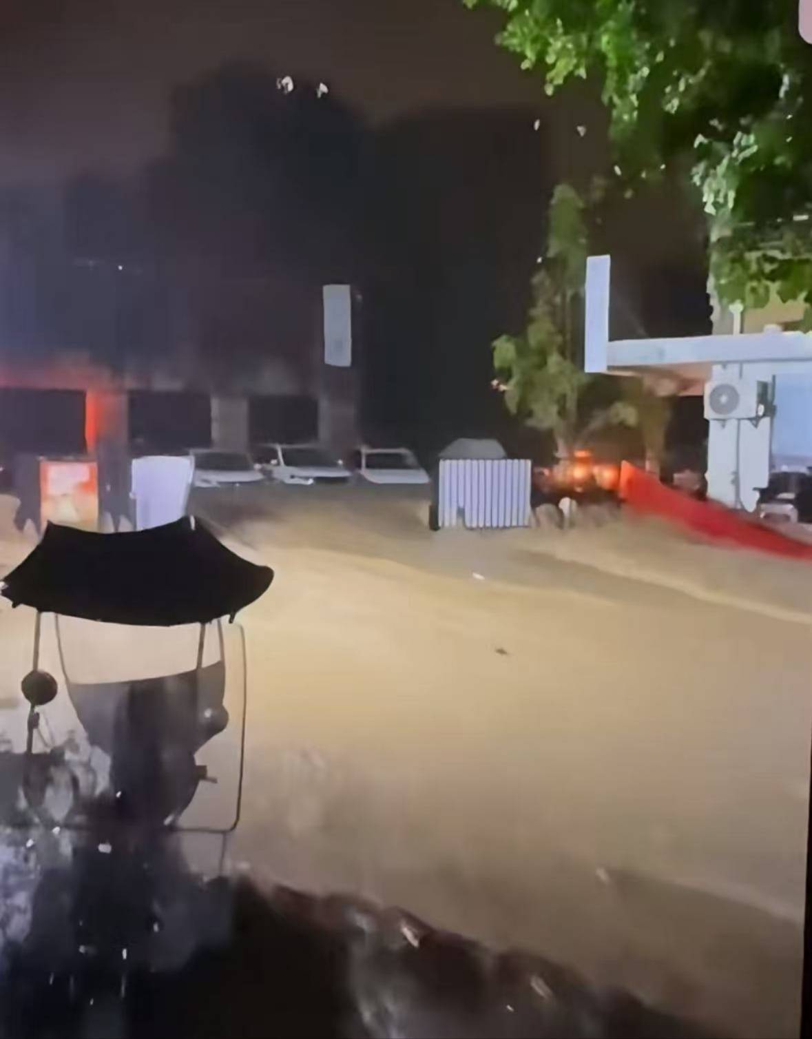暴雨致重庆一小区女保安遇难<strong></p>
<p>原油新闻最新消息</strong>，知情人：深感悲痛，已安抚家属