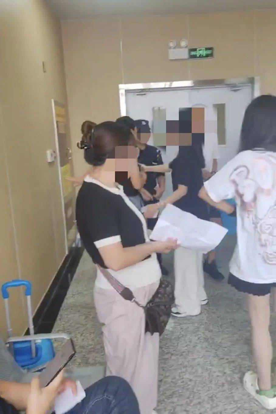 家长接到劝返电话“回甘肃去治”<strong></p>
<p>原油新闻最新消息</strong>，幼儿血铅中毒事件更多细节曝光