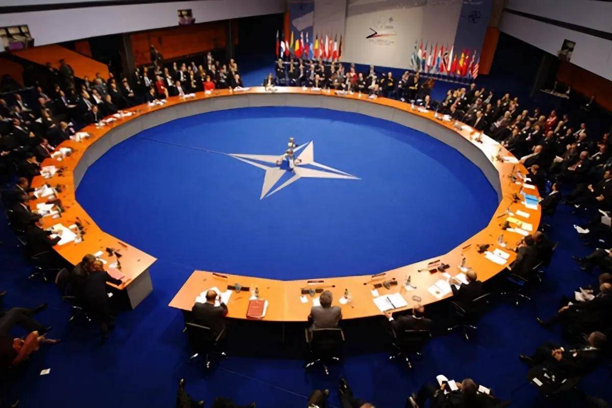 30国联军即将集结完毕<strong></p>
<p>进口原油关税</strong>，罗马尼亚率先发兵，普京划定的红线被冲垮，港口区域爆发激战