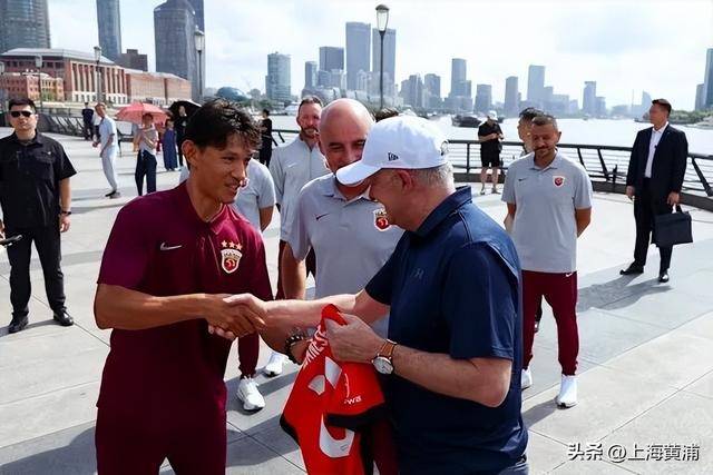 澳大利亚总理抵沪再次漫步外滩<strong></p>
<p>进口原油关税</strong>，旁边还有上海球迷“老熟人”，你偶遇了吗？
